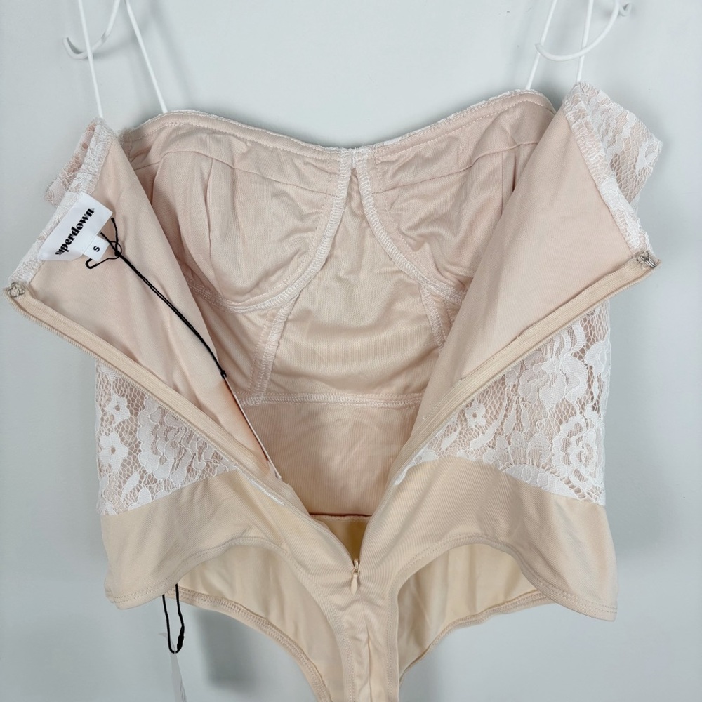 Superdown Stasia Lace Bodysuit in White & Nude Size S - Picture 6 of 11